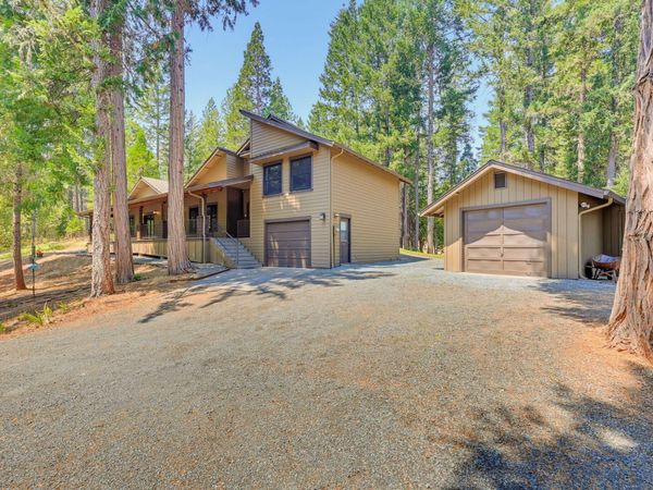 2280 Queens Branch Road, Rogue River, OR 97537