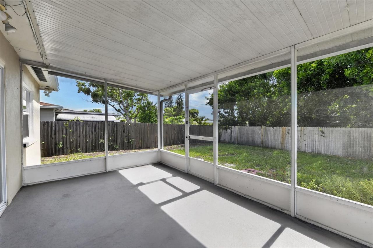 5235 Robin Lane N, Saint Petersburg, FL 33714 Photo