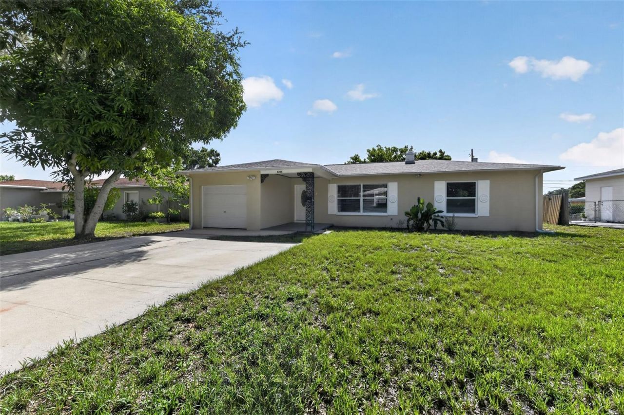 5235 Robin Lane N, Saint Petersburg, FL 33714 Photo