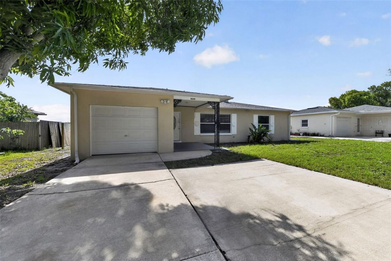 5235 Robin Lane N, Saint Petersburg, FL 33714 Photo