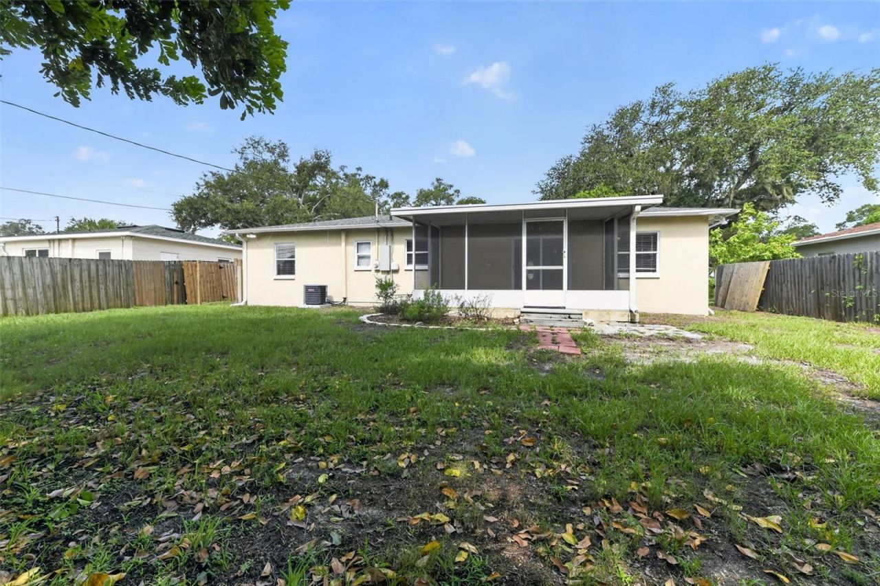 5235 Robin Lane N, Saint Petersburg, FL 33714 Photo