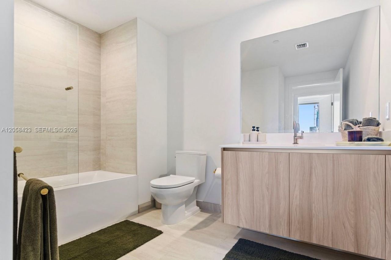 77 SE 5th Street , Unit 3902, Miami, FL 33131 Photo