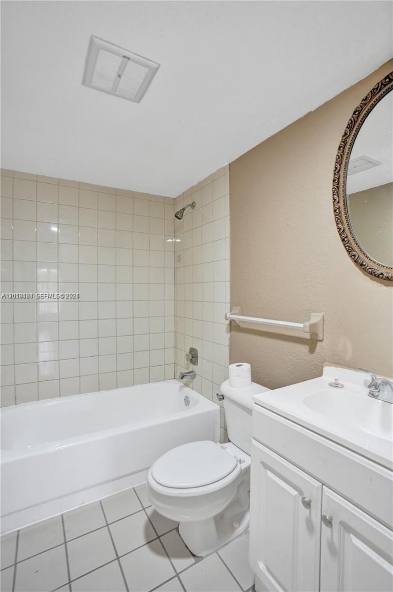 4166 Inverrary Dr , Unit 403, Lauderhill, FL 33319 Photo