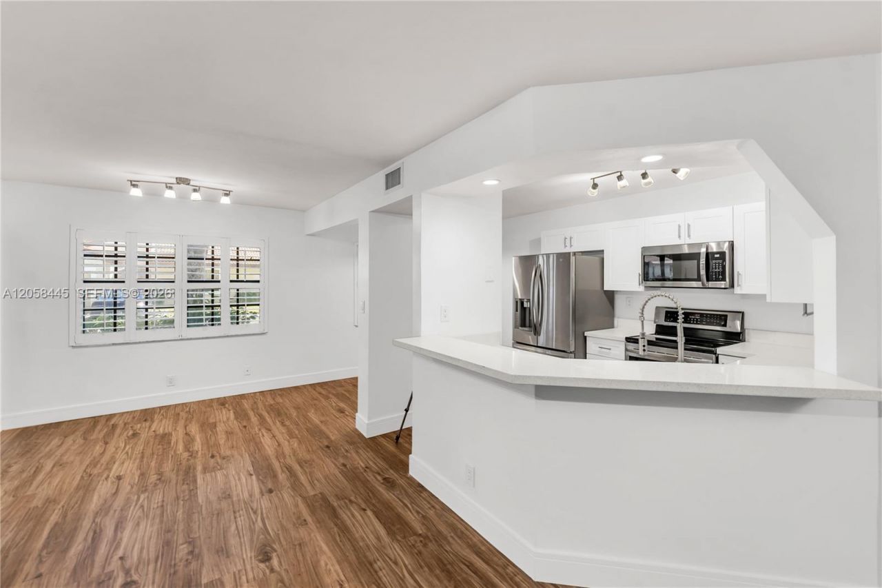 9005 W Sunrise Blvd , Unit 9005, Plantation, FL 33322 Photo