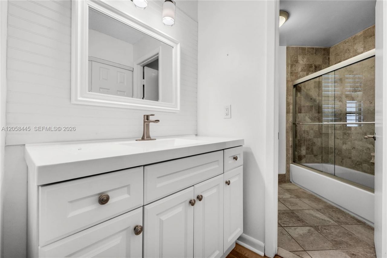 9005 W Sunrise Blvd , Unit 9005, Plantation, FL 33322 Photo