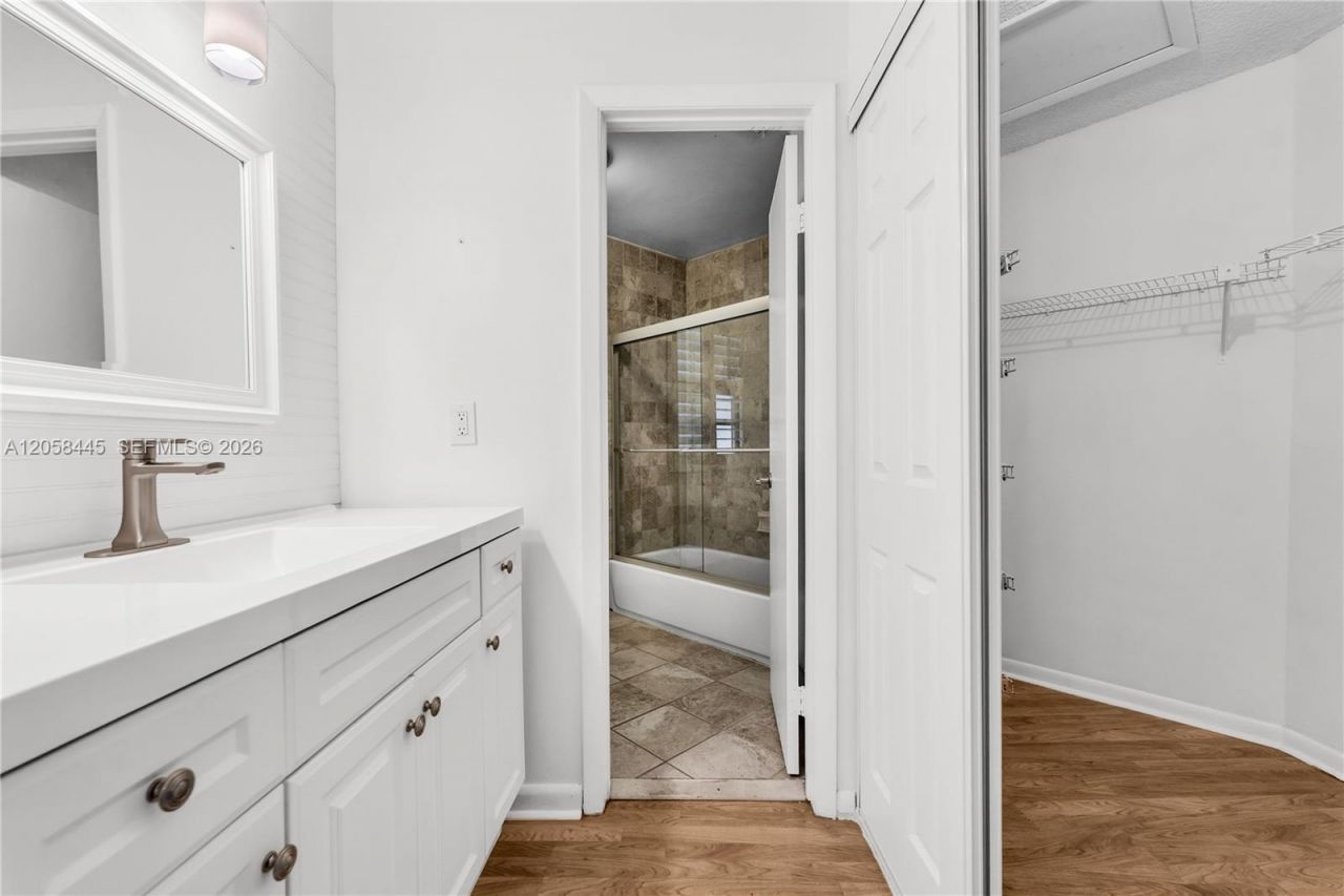 9005 W Sunrise Blvd , Unit 9005, Plantation, FL 33322 Photo