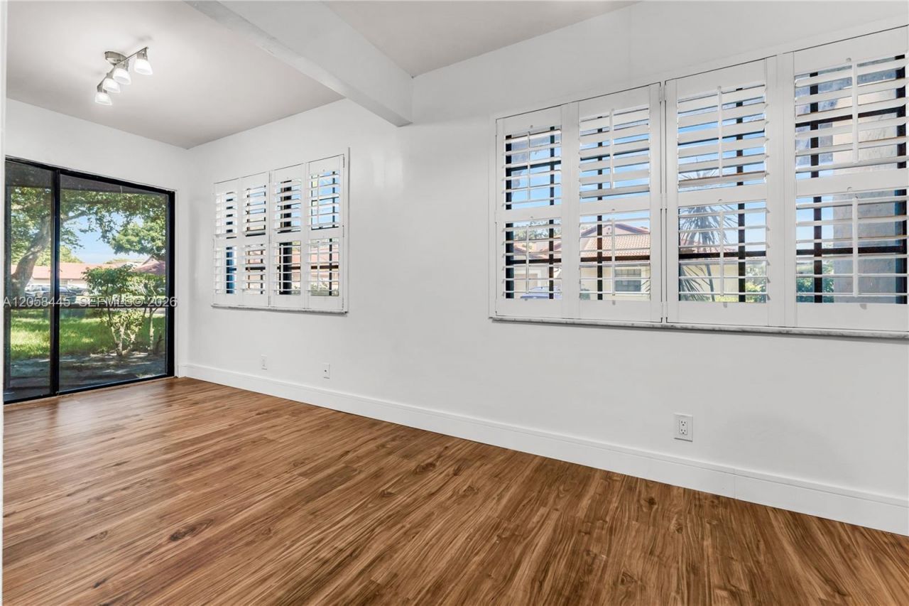 9005 W Sunrise Blvd , Unit 9005, Plantation, FL 33322 Photo