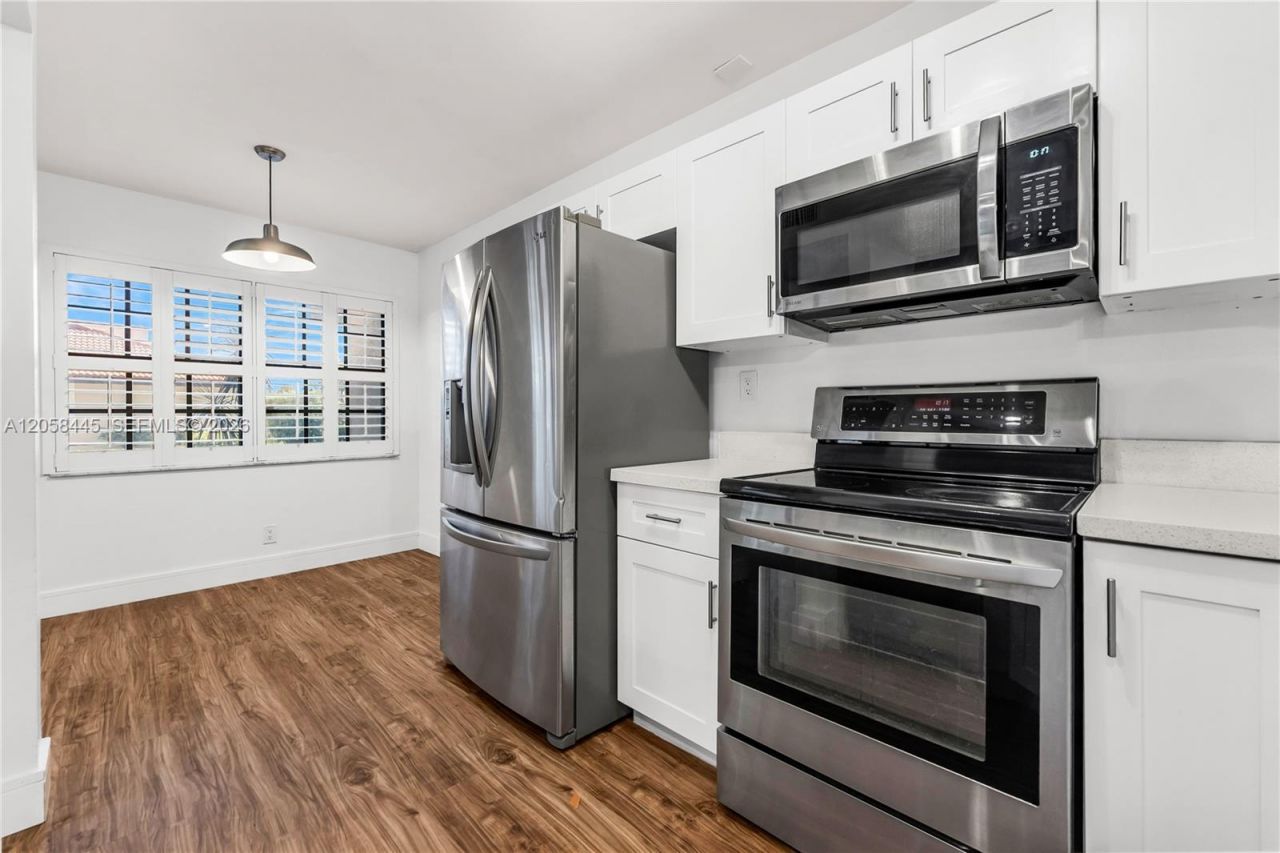 9005 W Sunrise Blvd , Unit 9005, Plantation, FL 33322 Photo