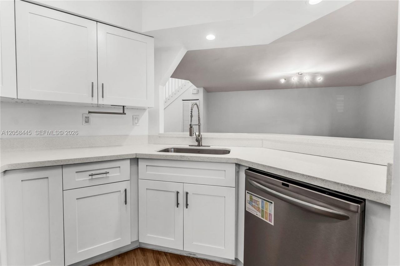 9005 W Sunrise Blvd , Unit 9005, Plantation, FL 33322 Photo