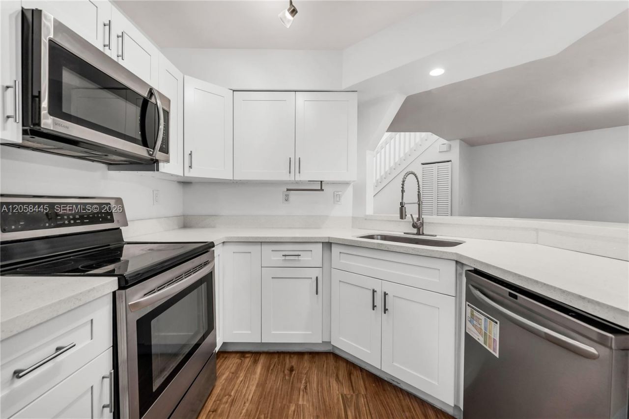 9005 W Sunrise Blvd , Unit 9005, Plantation, FL 33322 Photo