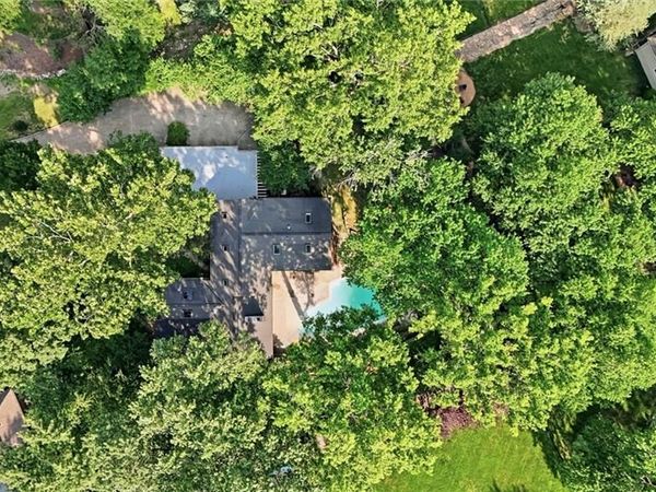 8728 Meadow Lane, Leawood, KS 66206
