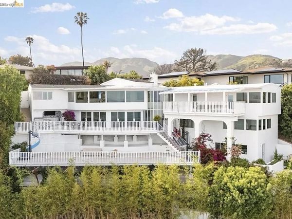17440 Revello Dr, Pacific Palisades, CA 90272