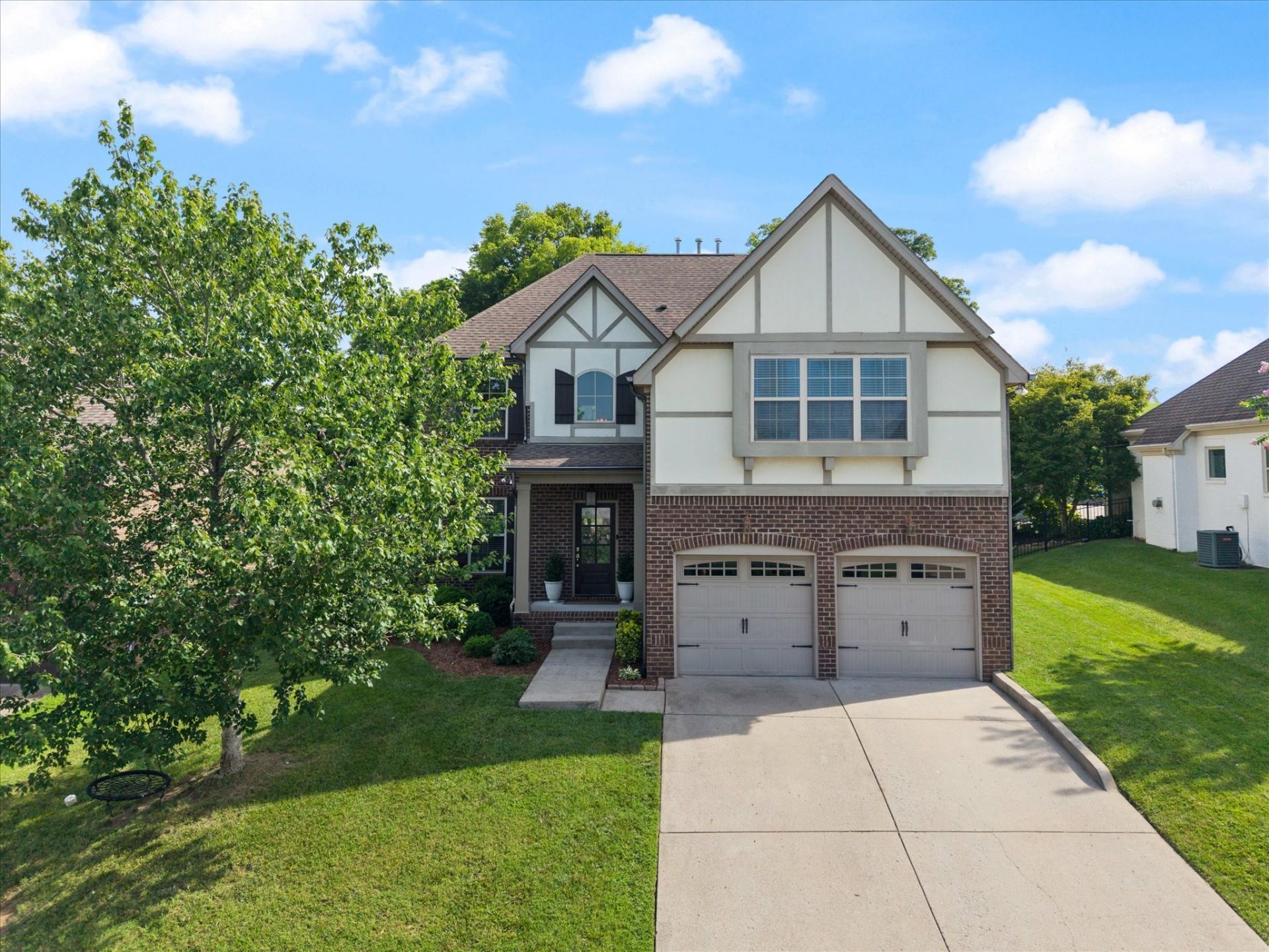 2204 Chantry Place Ln, Thompsons Station, TN 37179 Main Photo