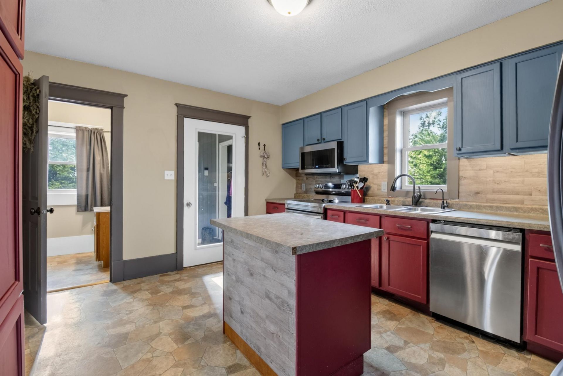 3792 Fryksande Nw, Evansville, MN 56326 Main Photo