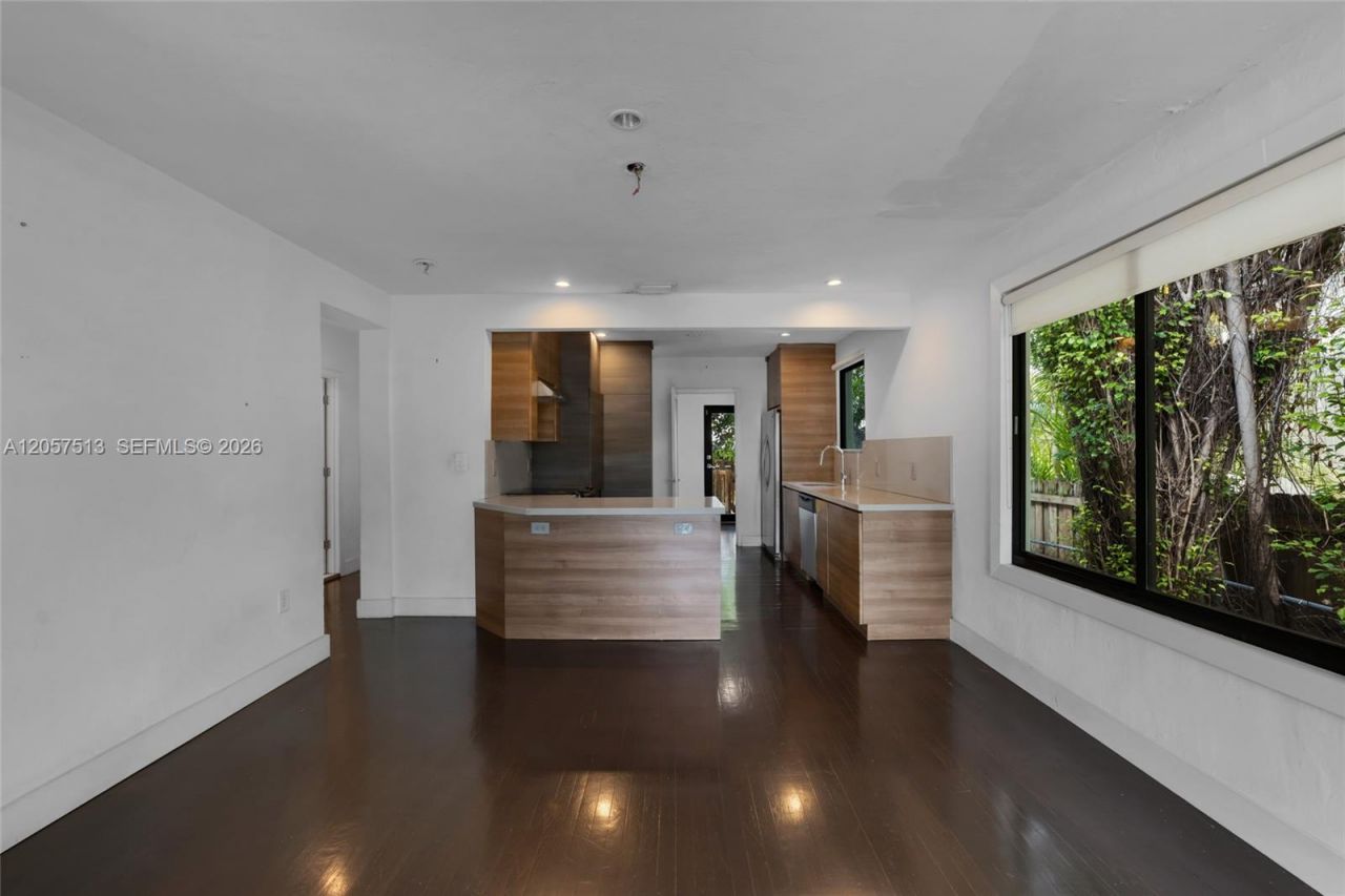 7020 NE 5th Ave , Miami, FL 33138 Photo
