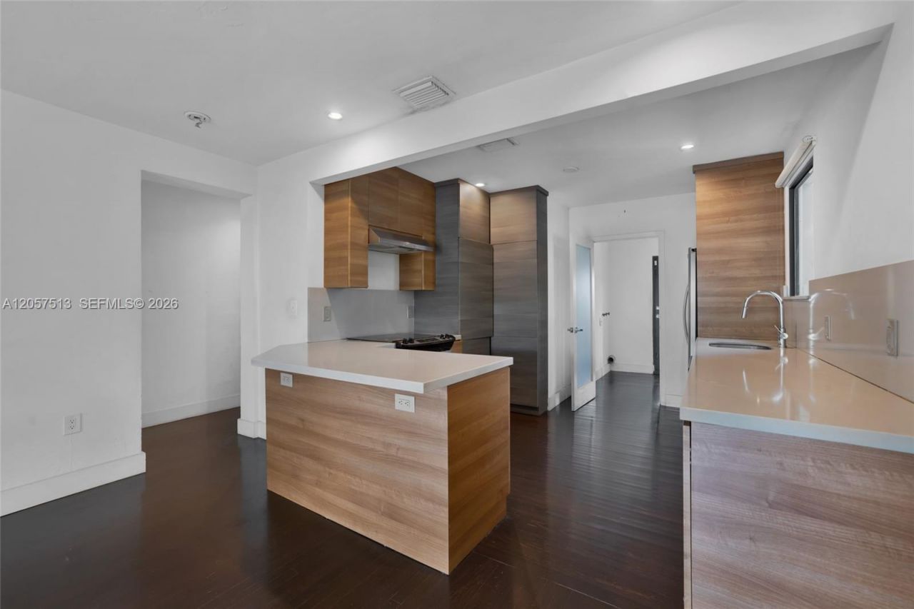 7020 NE 5th Ave , Miami, FL 33138 Photo