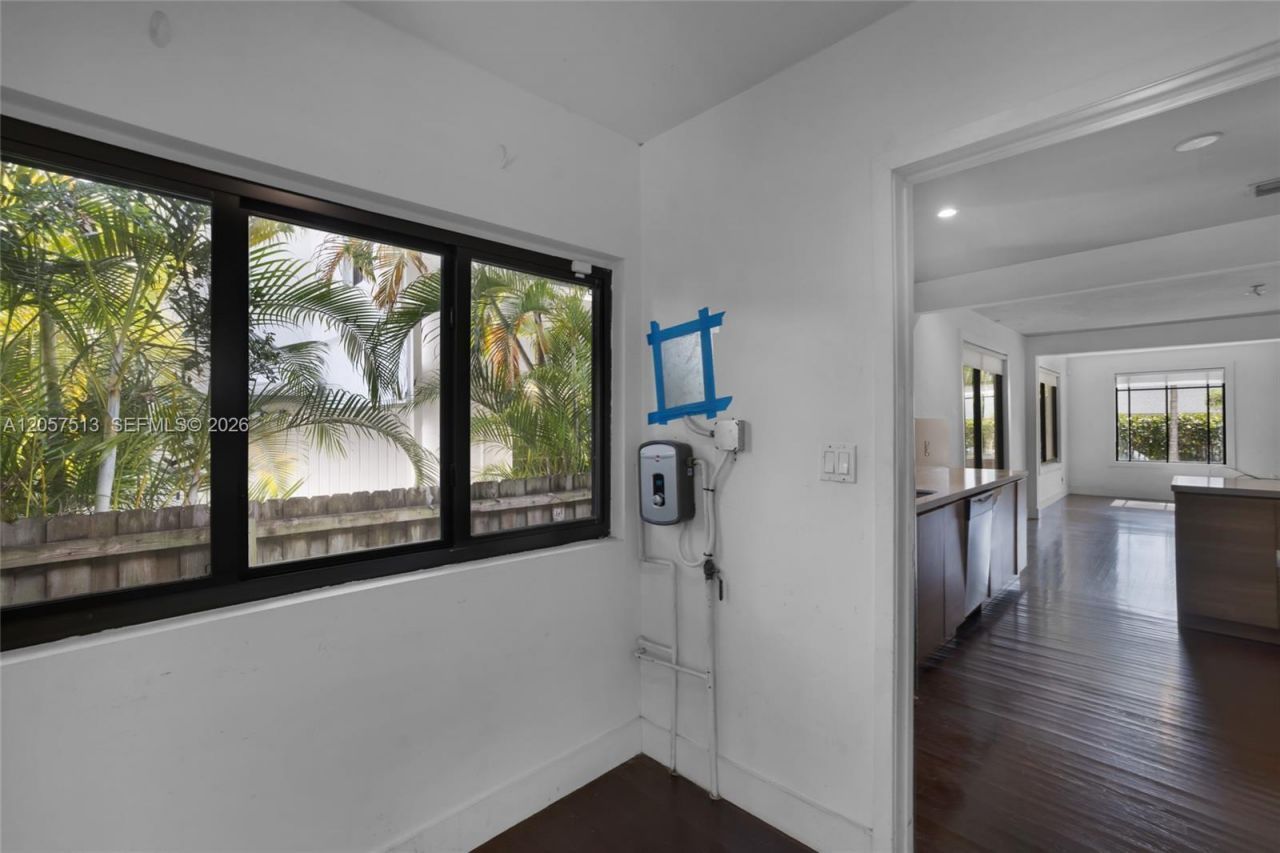 7020 NE 5th Ave , Miami, FL 33138 Photo