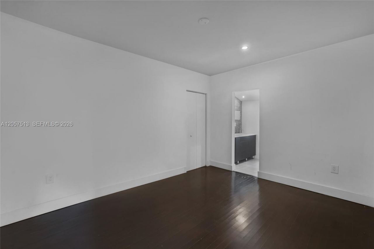 7020 NE 5th Ave , Miami, FL 33138 Photo