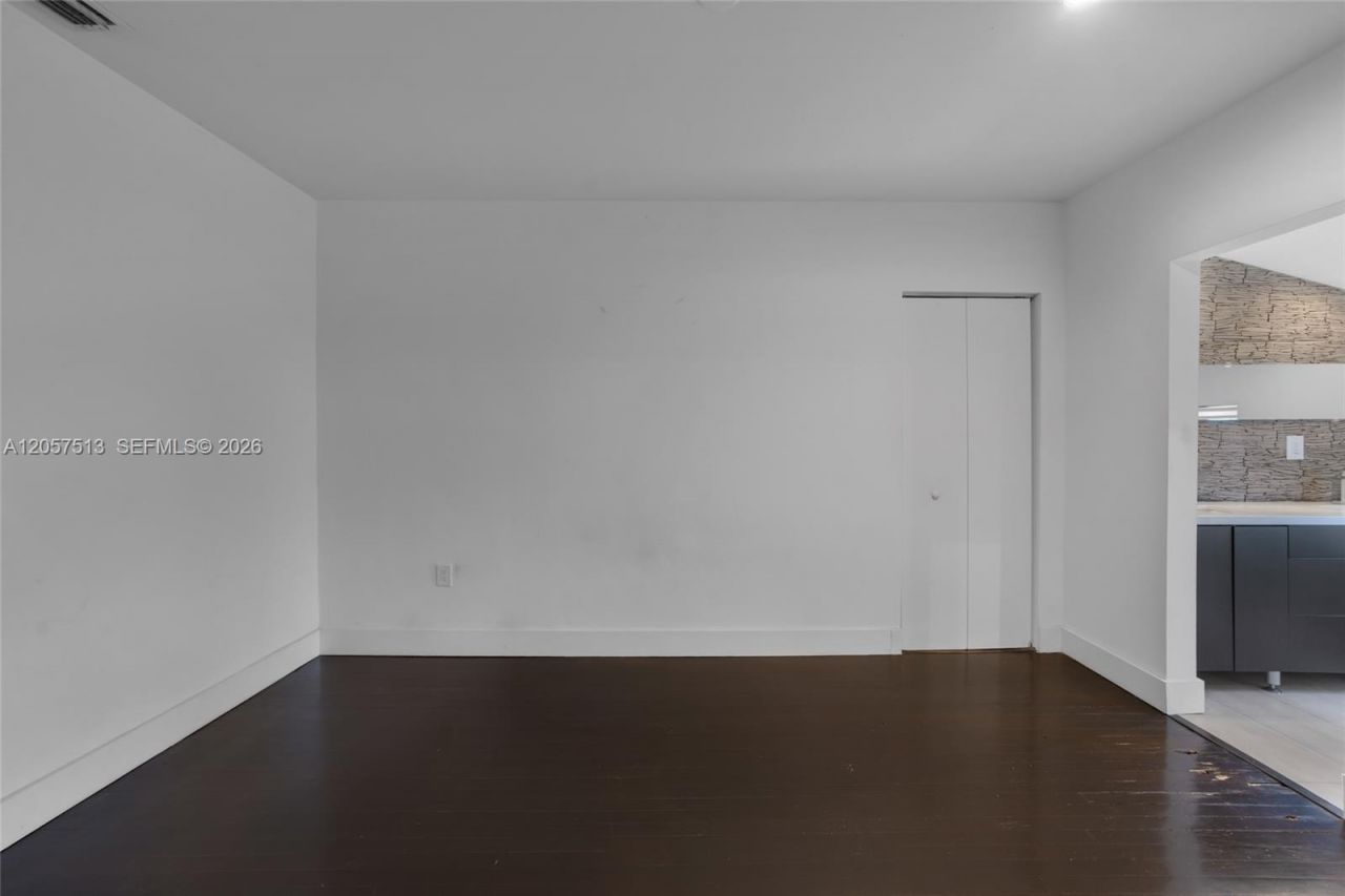 7020 NE 5th Ave , Miami, FL 33138 Photo