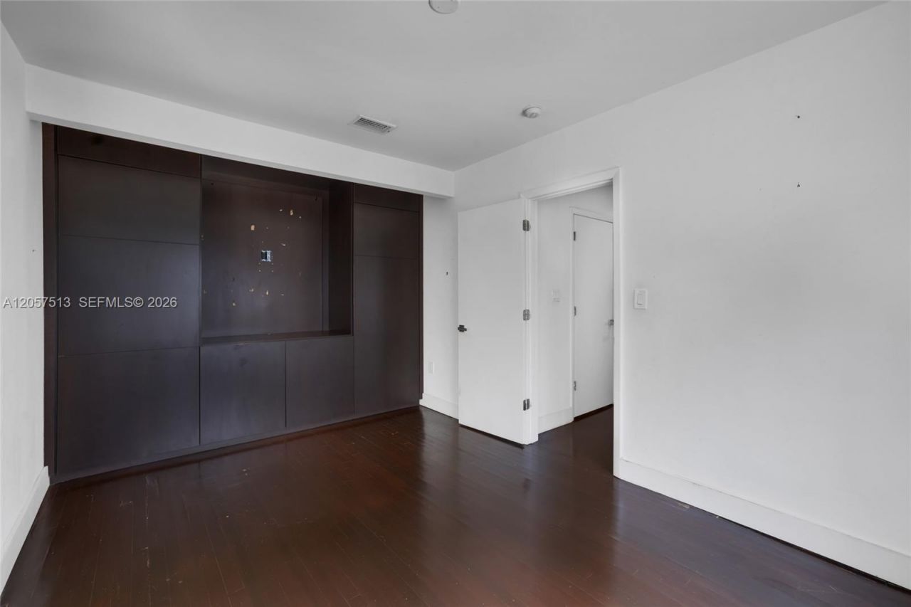 7020 NE 5th Ave , Miami, FL 33138 Photo