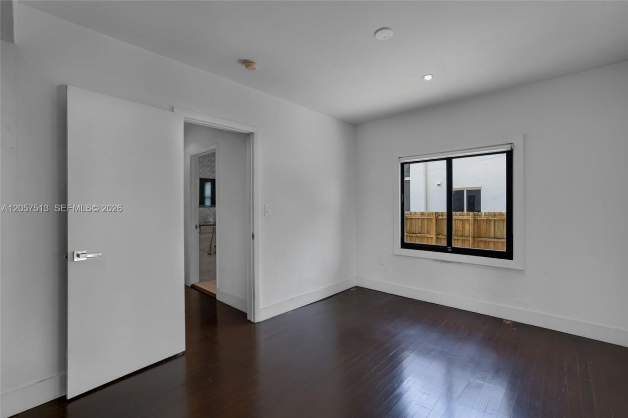 7020 NE 5th Ave , Miami, FL 33138 Photo