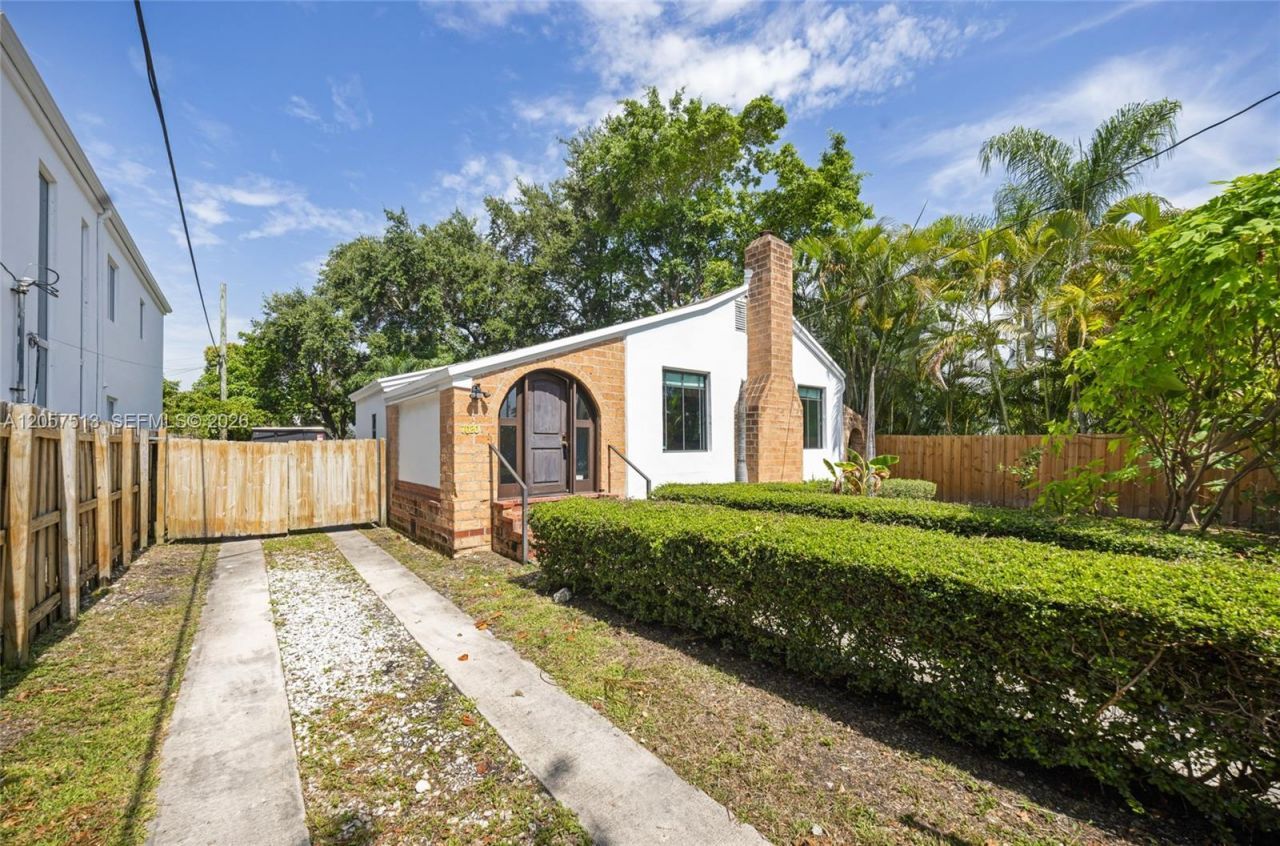 7020 NE 5th Ave , Miami, FL 33138 Photo