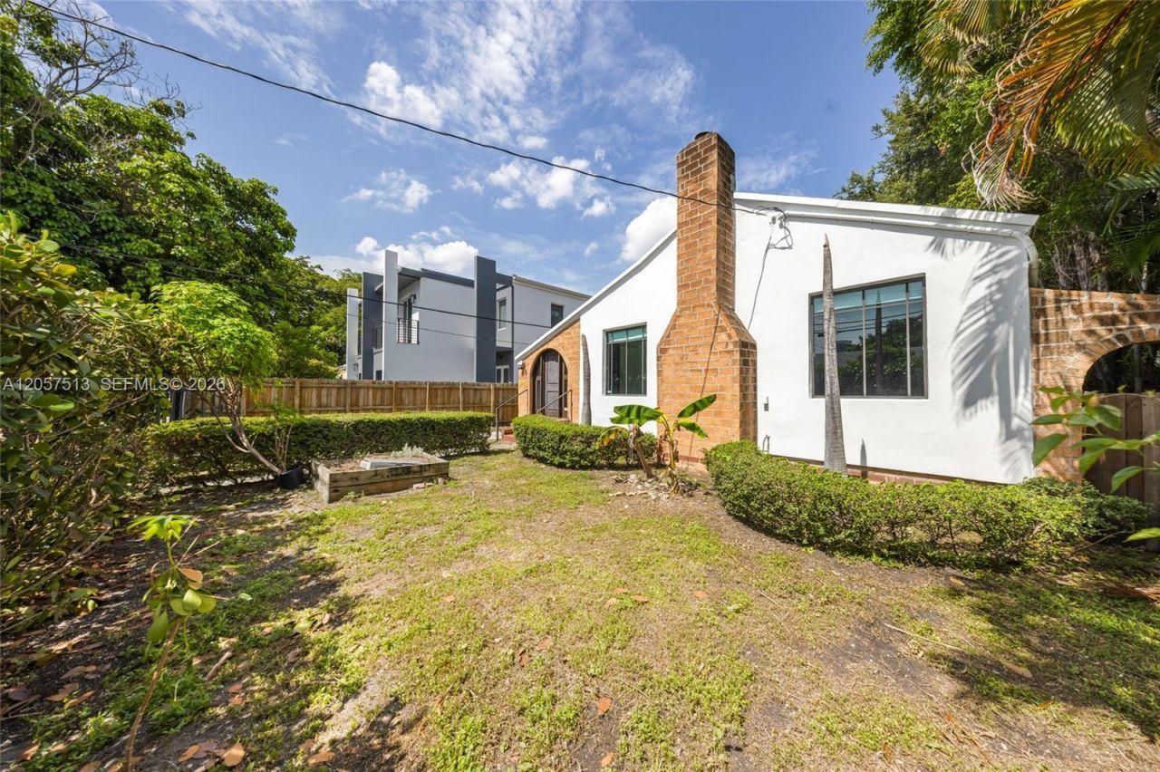 7020 NE 5th Ave , Miami, FL 33138 Photo
