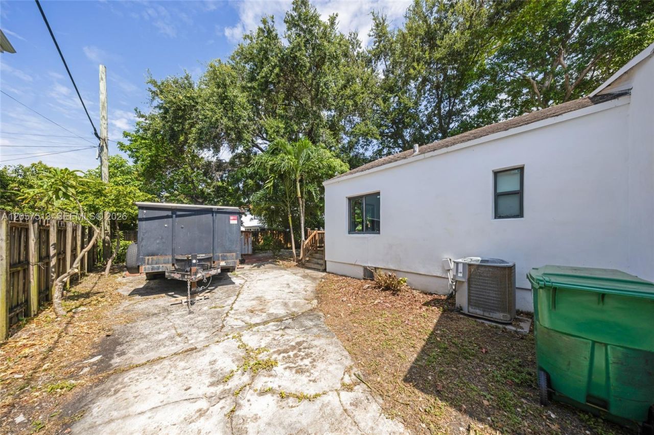 7020 NE 5th Ave , Miami, FL 33138 Photo