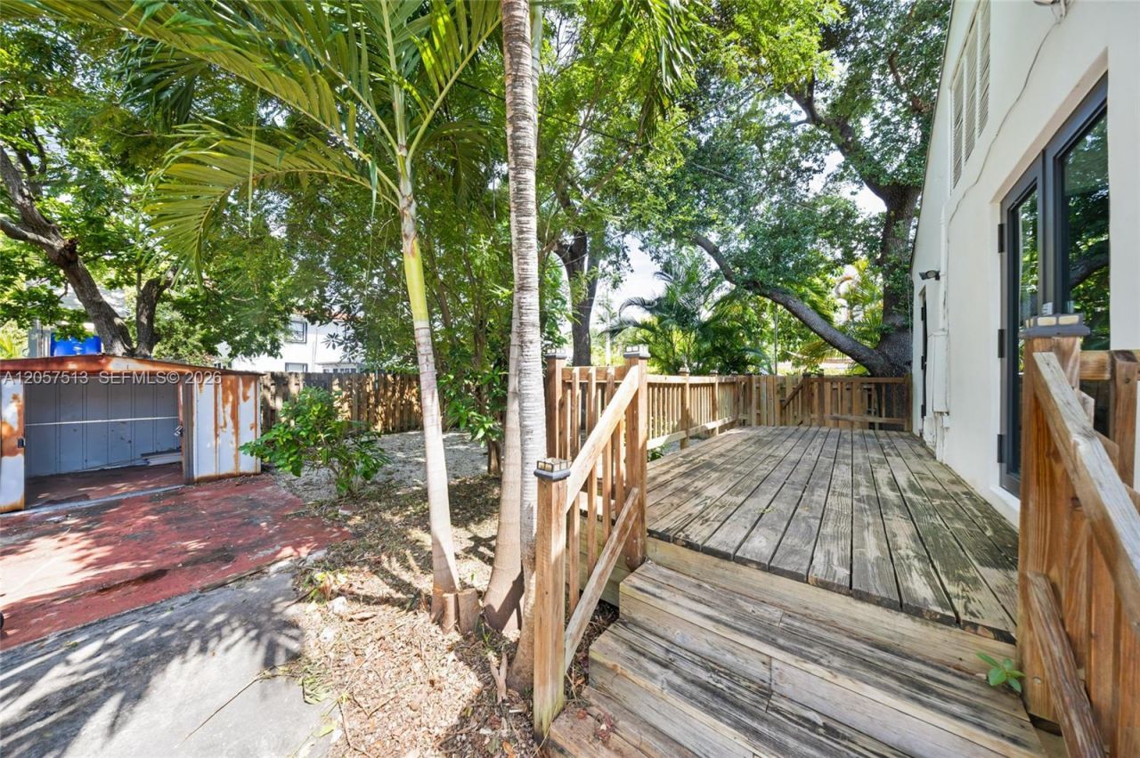 7020 NE 5th Ave , Miami, FL 33138 Photo
