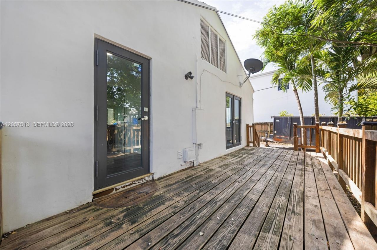 7020 NE 5th Ave , Miami, FL 33138 Photo