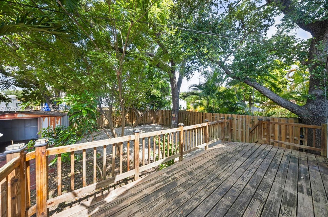7020 NE 5th Ave , Miami, FL 33138 Photo