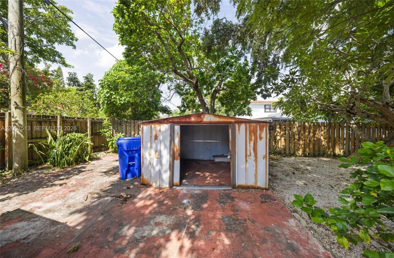 7020 NE 5th Ave , Miami, FL 33138 Photo