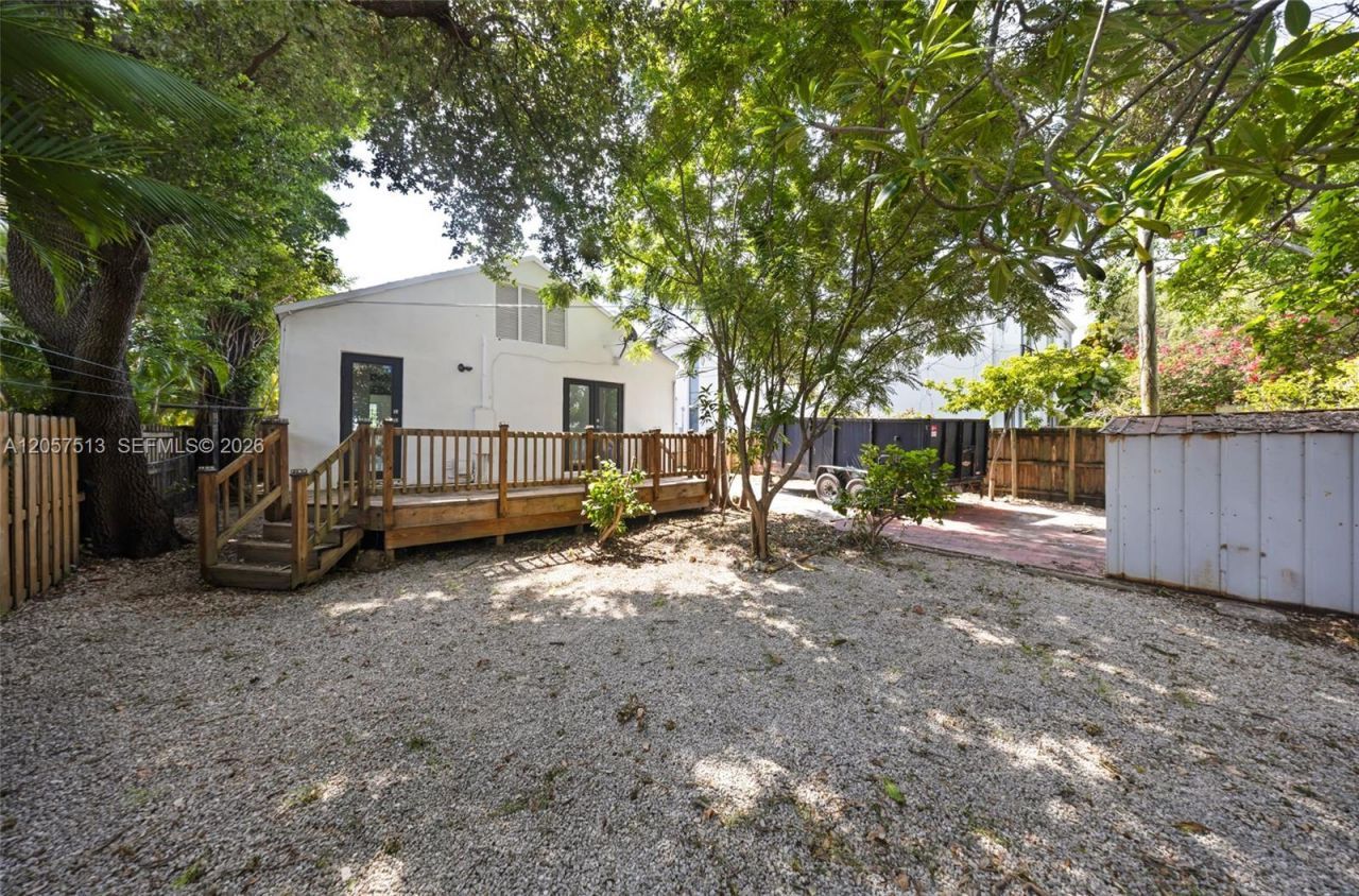 7020 NE 5th Ave , Miami, FL 33138 Photo