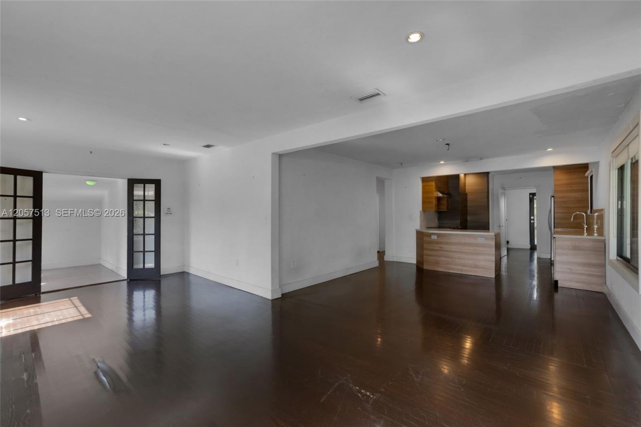 7020 NE 5th Ave , Miami, FL 33138 Photo