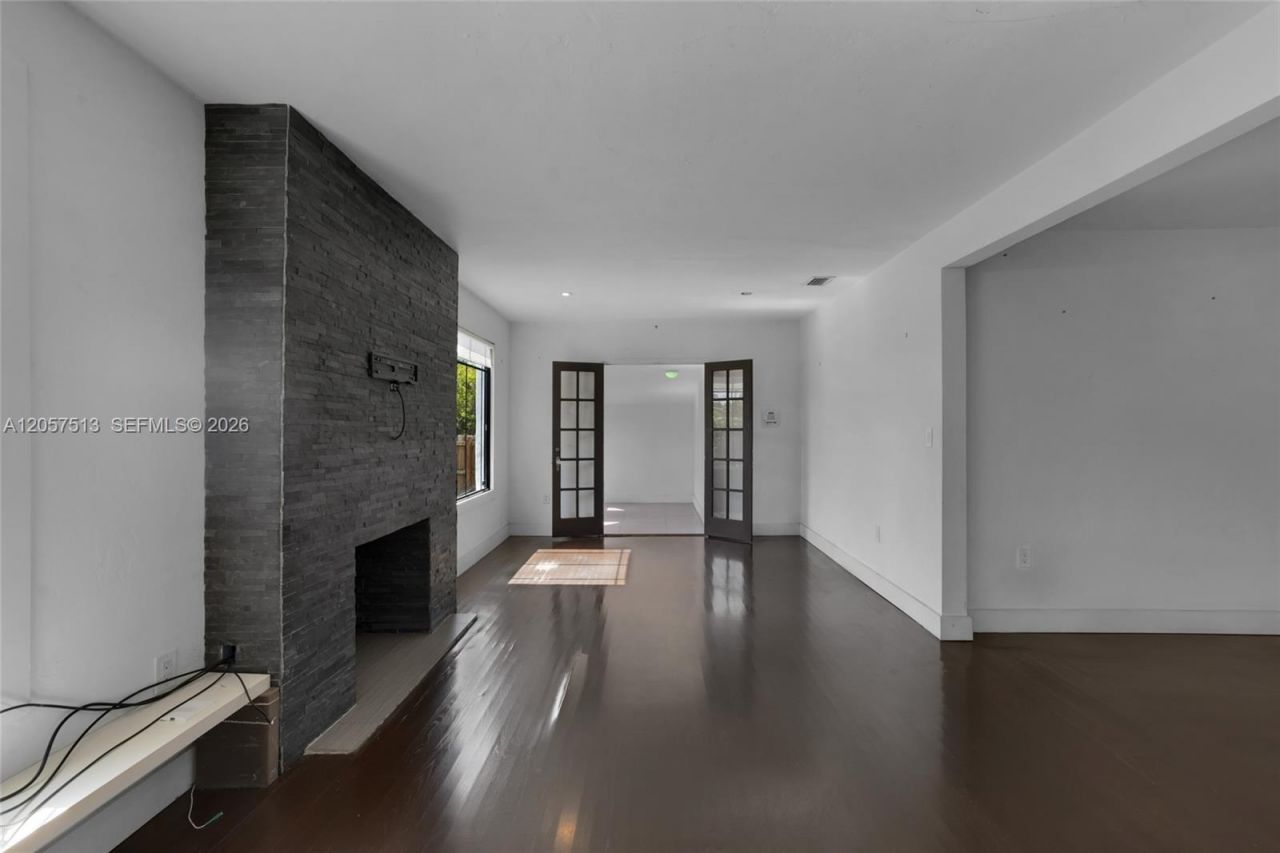 7020 NE 5th Ave , Miami, FL 33138 Photo