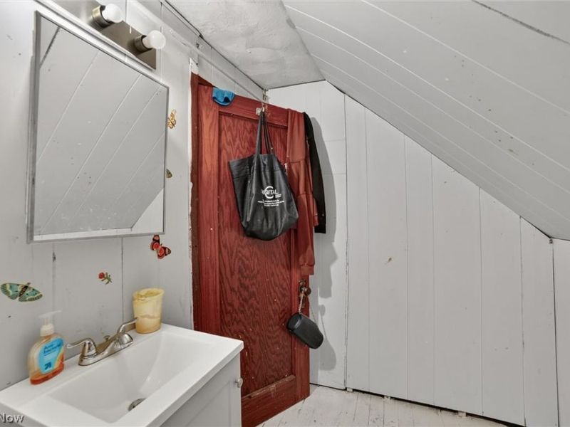 11201 Melba Avenue, Cleveland, OH 44104 Photo 32