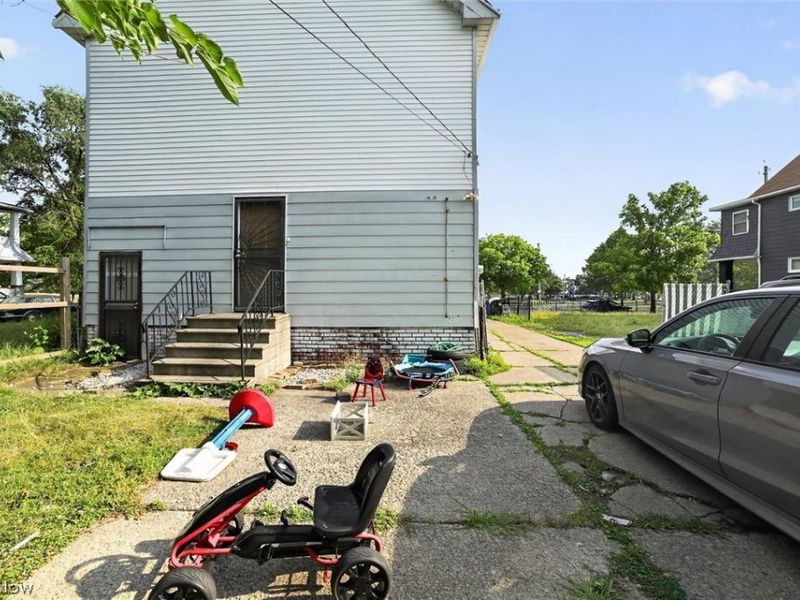 11201 Melba Avenue, Cleveland, OH 44104 Photo 39