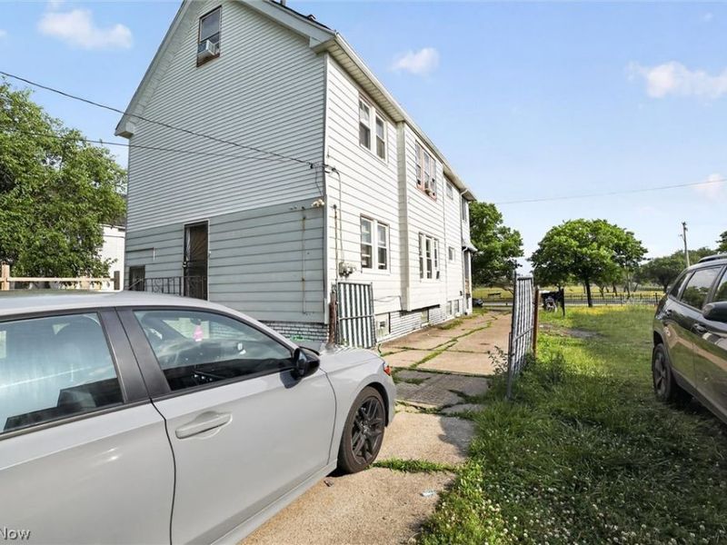 11201 Melba Avenue, Cleveland, OH 44104 Photo 40