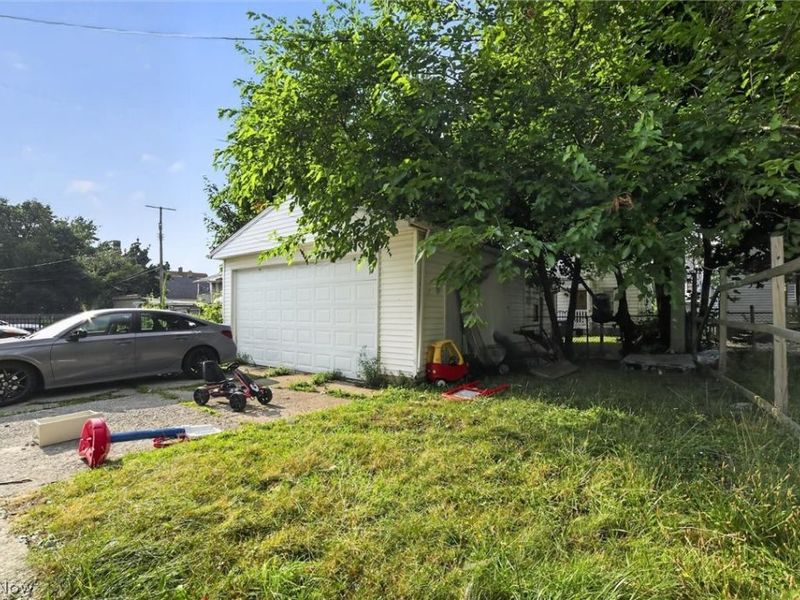 11201 Melba Avenue, Cleveland, OH 44104 Photo 41