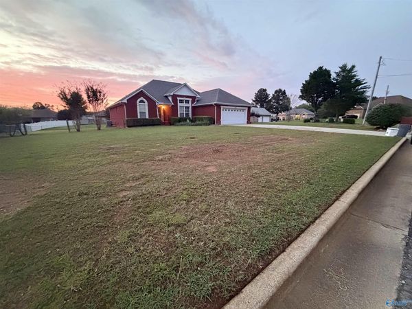 26913 Thomas Edward Drive, Athens, AL 35613