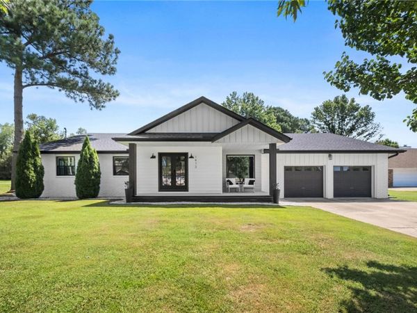 1413 Mayflower Road , Bentonville, AR 72713