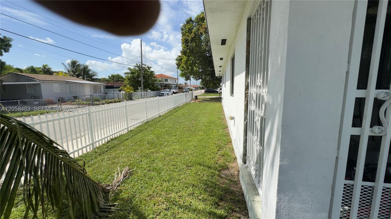 669 W 23rd St, Hialeah, FL 33010 Photo