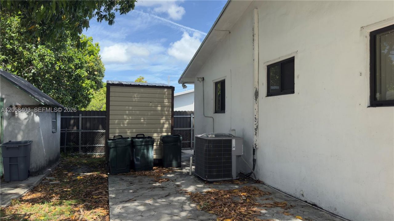 669 W 23rd St, Hialeah, FL 33010 Photo