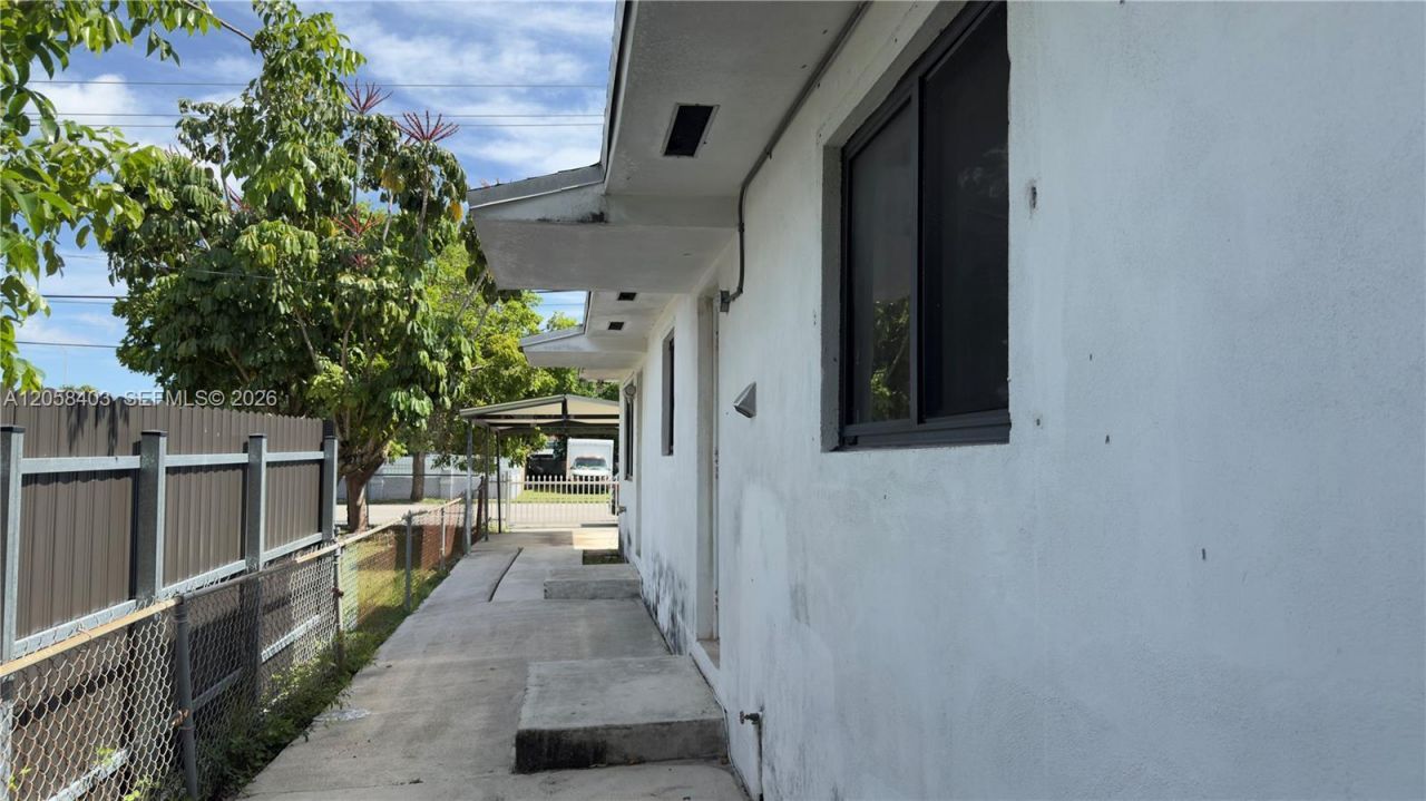 669 W 23rd St, Hialeah, FL 33010 Photo