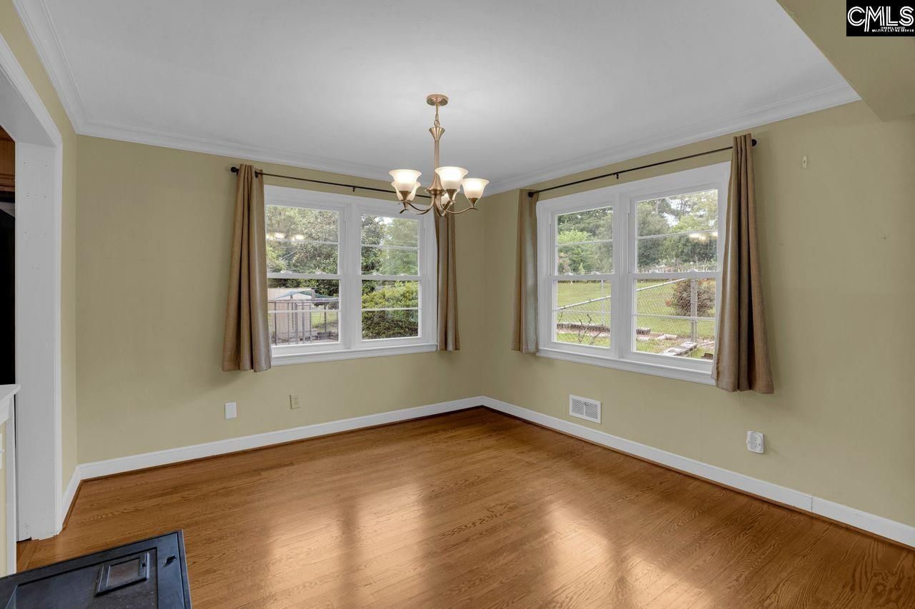 820 Ontario Drive  Photo 4