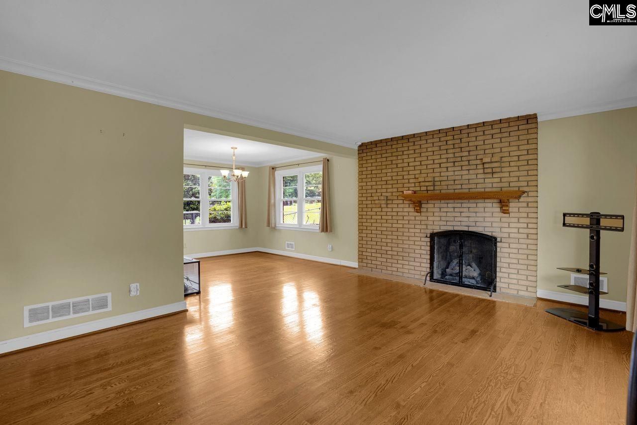 820 Ontario Drive  Photo 5