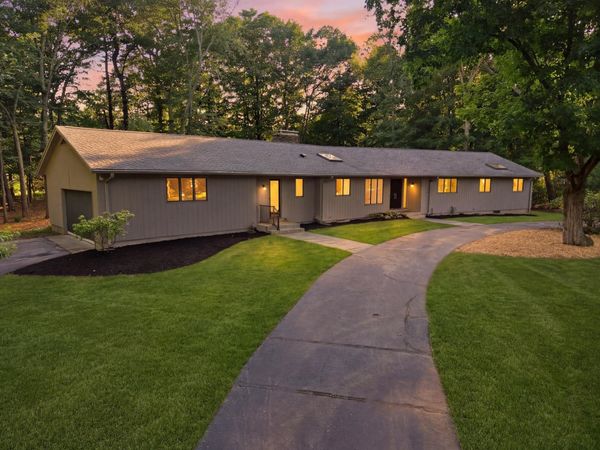 20 Longfellow Rd, Holyoke, MA 01040