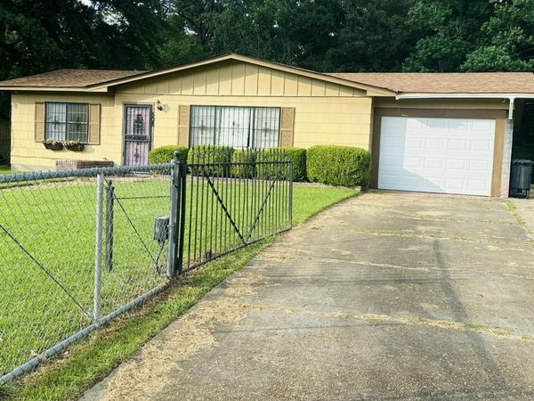 508 Queen Park Circle, Jackson, MS 39209