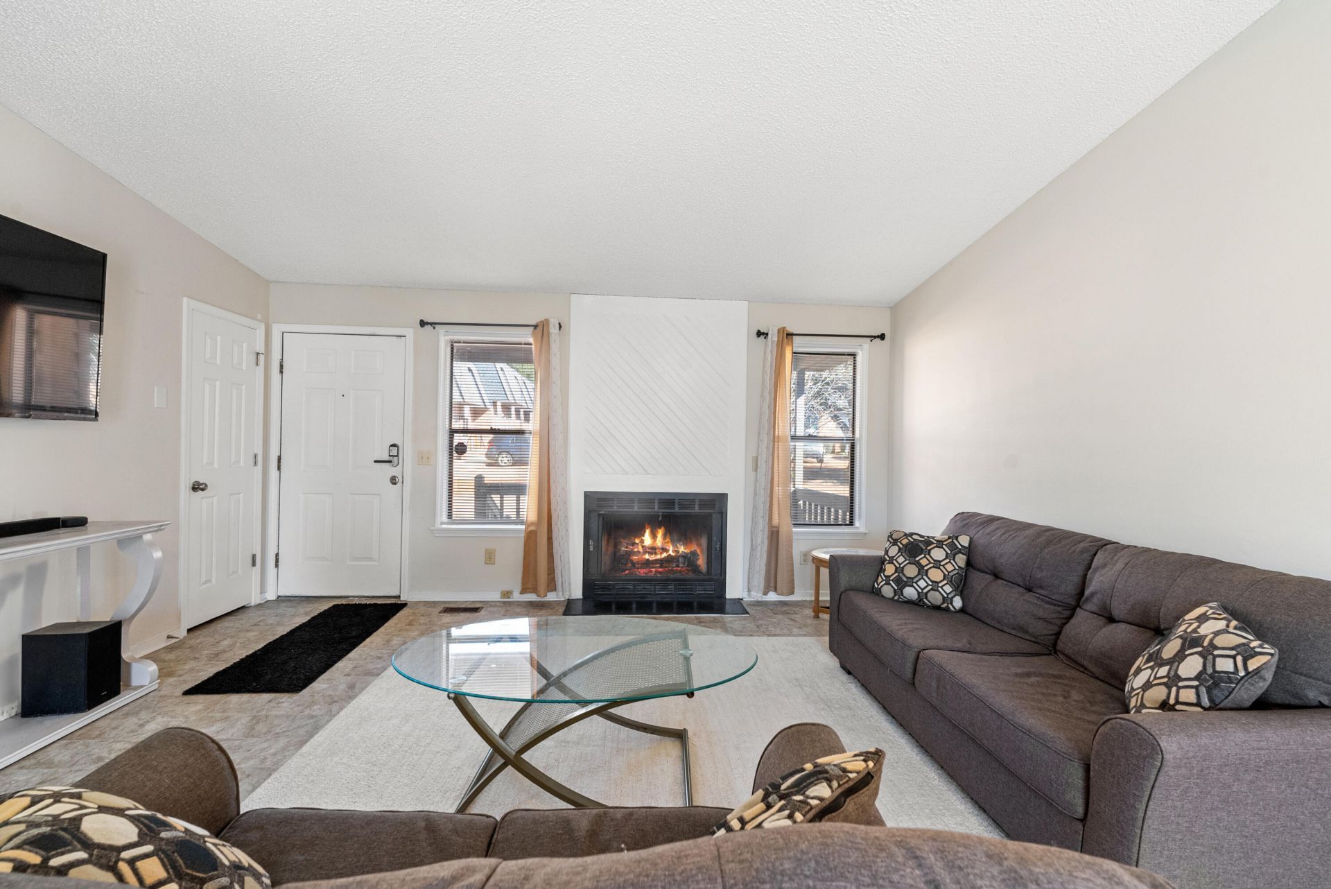 37 Canterbury Court Photo 14