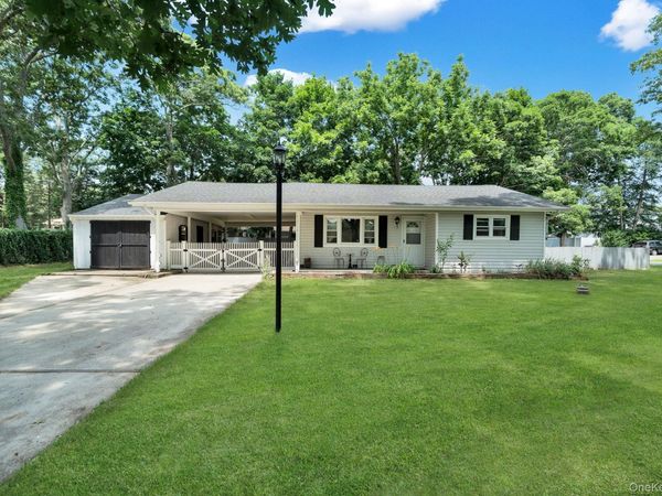 109 Pine Road , Mastic Beach, NY 11951